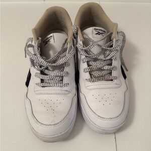 Reebok White Sneakers with Beige Tongue and Black-White Laces